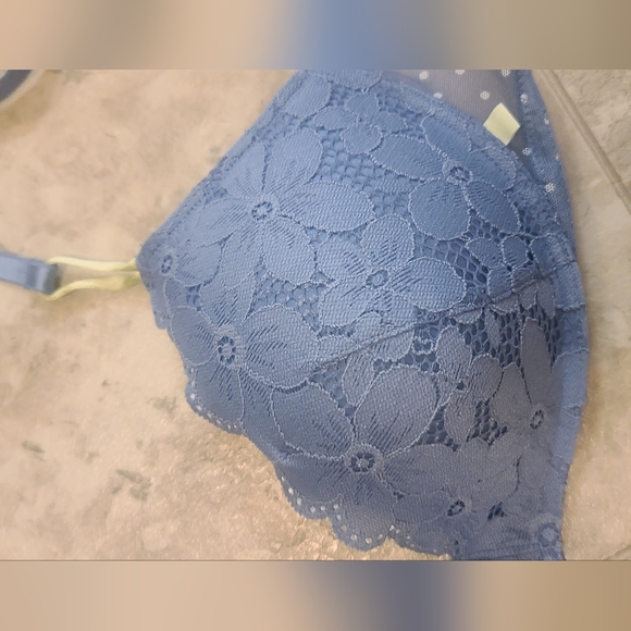 Victoria’s Secret Wireless Lace Push-Up Bra (NWOT) - Picture 8 of 8